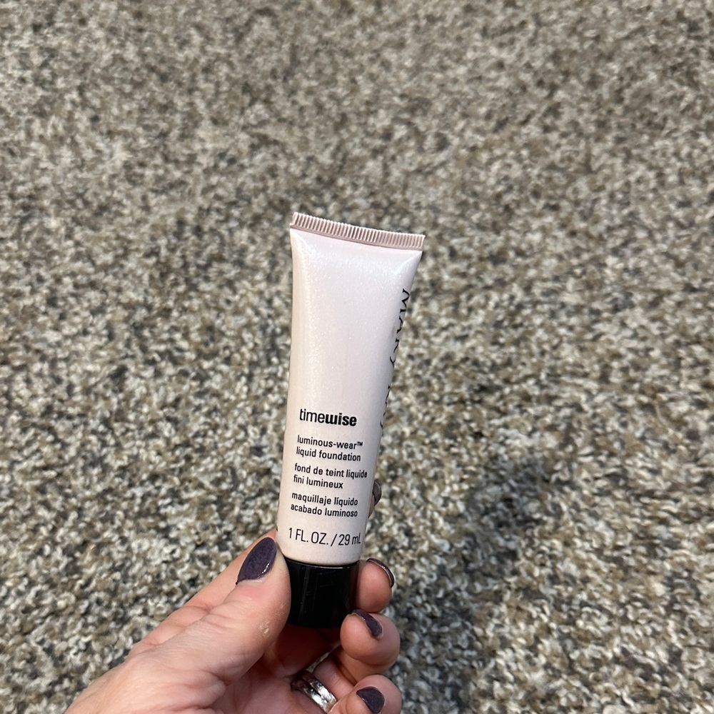 Mary Kay Timewise Luminous-Wear Liquid Foundation - Light Beige